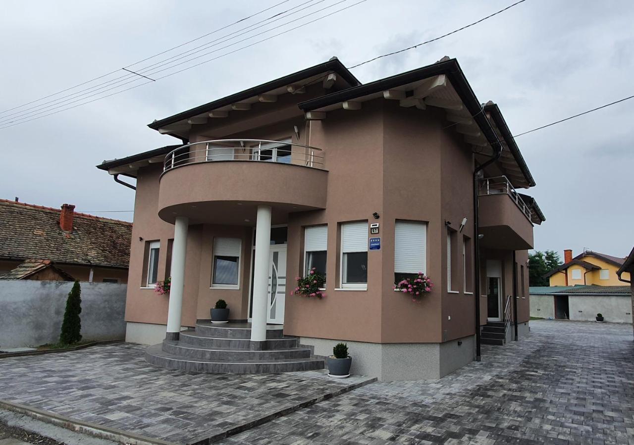 Apartman Bozur **** Satnica Dakovacka Exterior foto