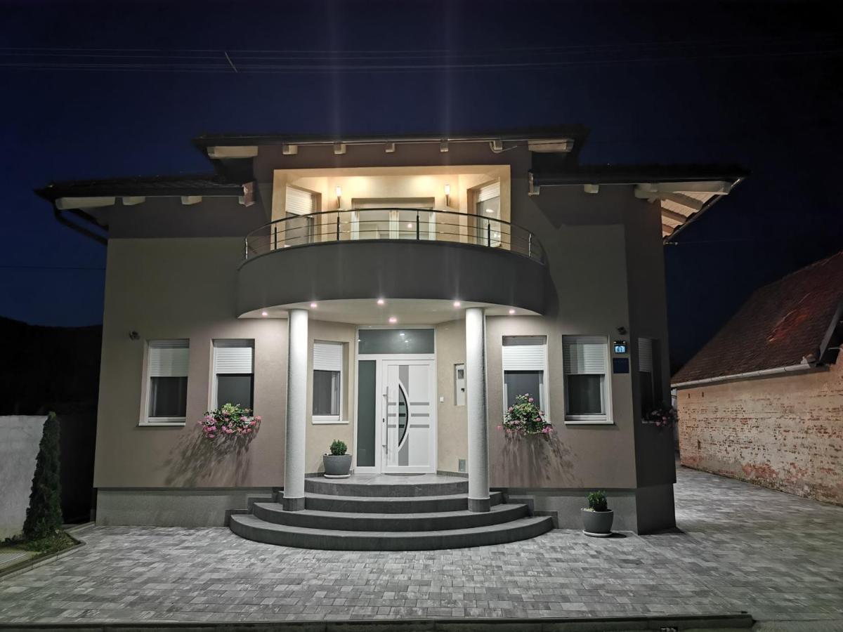 Apartman Bozur **** Satnica Dakovacka Exterior foto