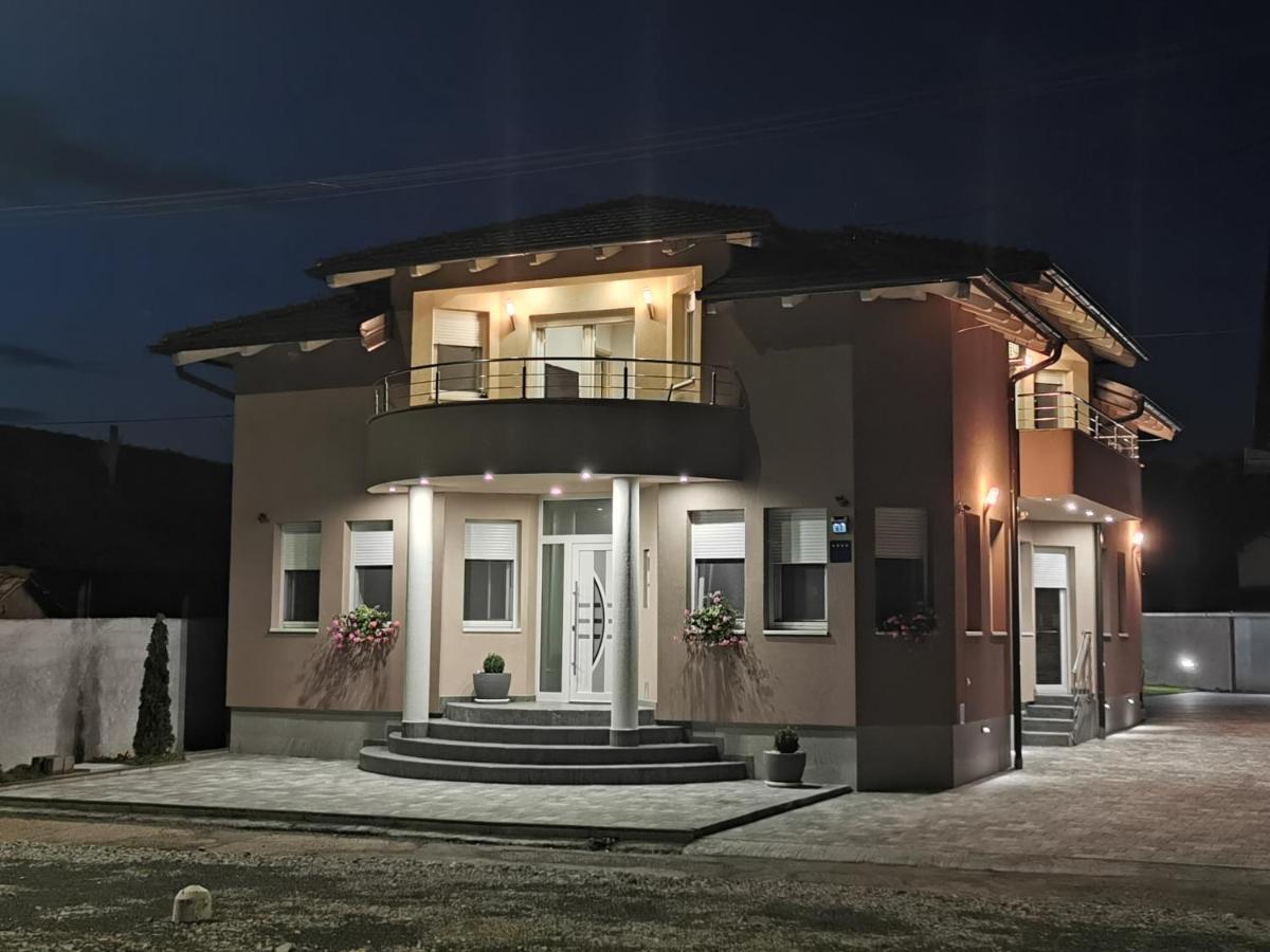 Apartman Bozur **** Satnica Dakovacka Exterior foto
